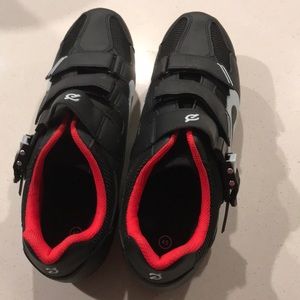 Peloton Men cycling shoes.
